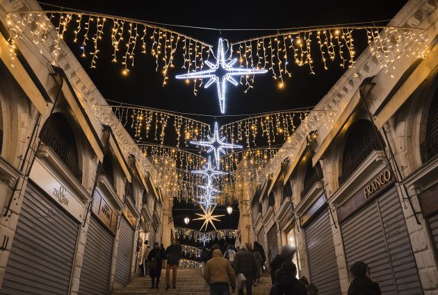 arco luminoso con stella