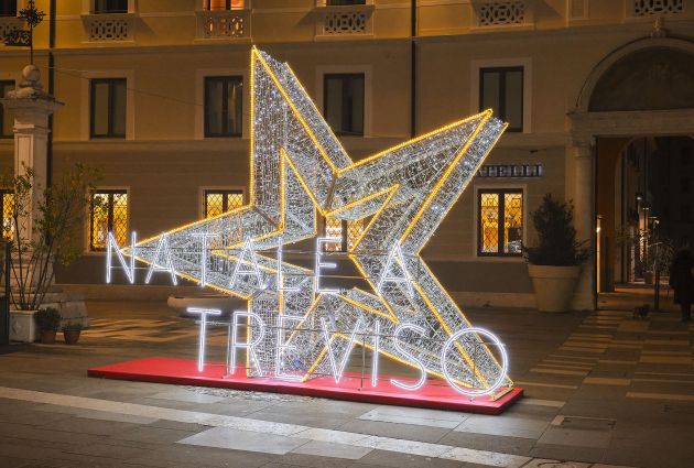 stella luminosa con scritta treviso