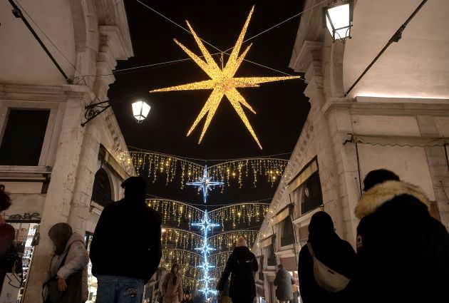 stella luminosa appesa ponte rialto