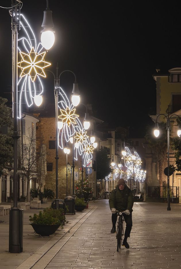 illuminazione natalizia strade a grado