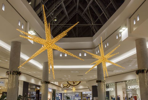 interno luci e decorazioni natalizie centro commerciale le brentelle