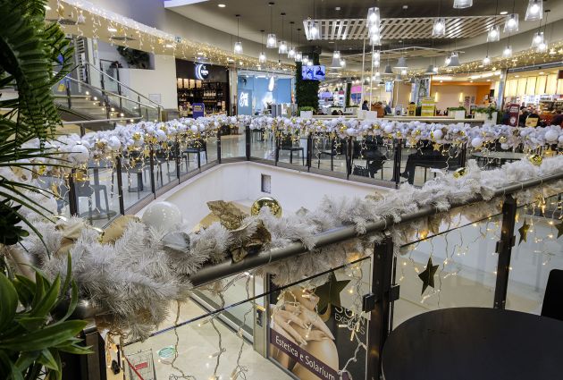 decorazioni e allestimenti natalizi centro commerciale le Isole