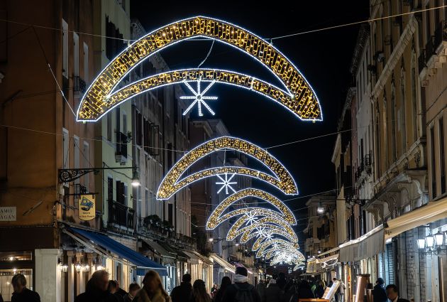 arco luminoso natalizio a venezia