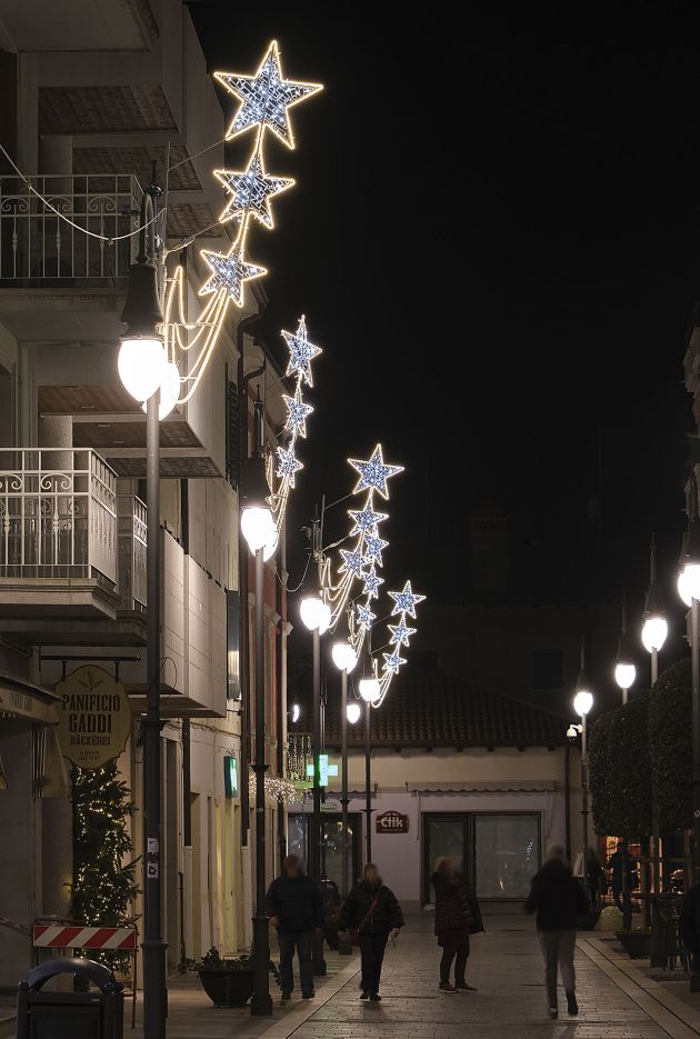 illuminazione natalizia con stelle