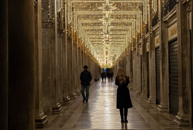 galeria illuminata a venezia