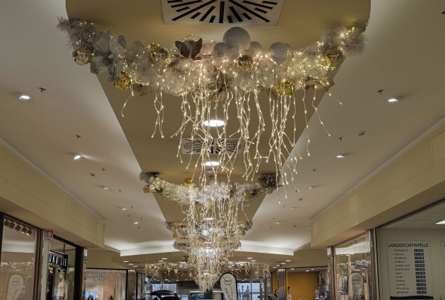 decorazioni e allestimenti natalizi centro commerciale le Isole
