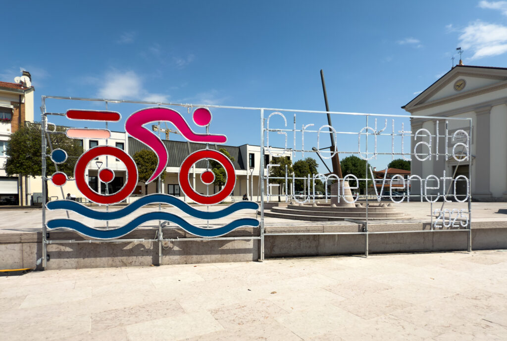 realizzazione finale logo illuminato giro d'Italia 2025