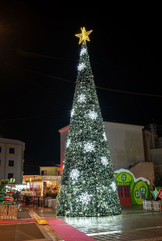albero di natale luminoso a caorle