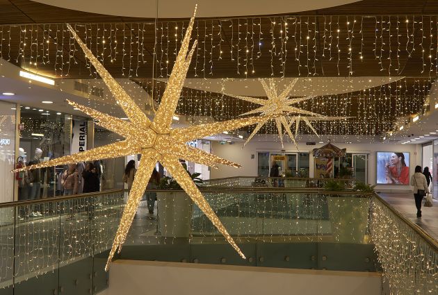 illuminazione esterna natalizia centro commerciale il grifone