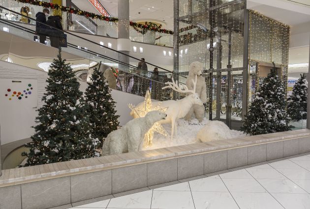 interno luci e decorazioni natalizie centro commerciale le brentelle