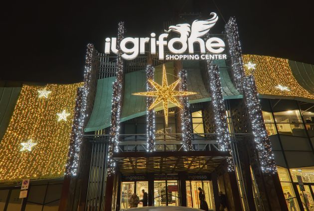 illuminazione esterna natalizia centro commerciale il grifone