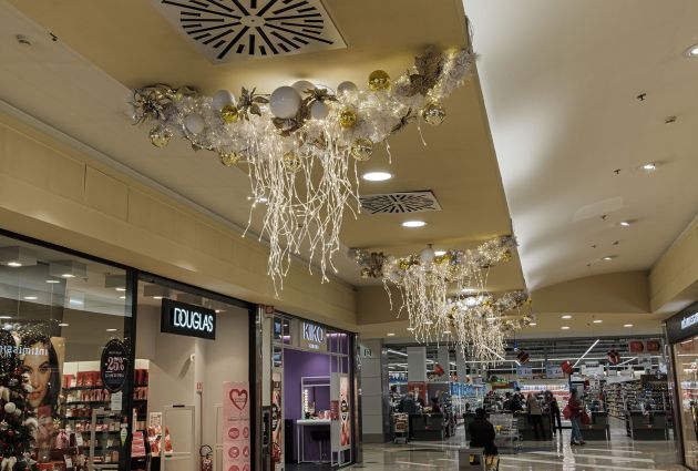 decorazioni e allestimenti natalizi centro commerciale le Isole