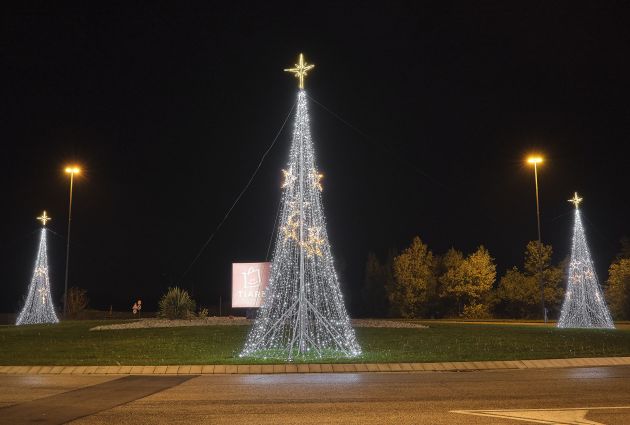 albero luminoso esterno centro commerciale le Tiare