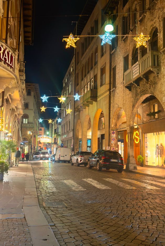 illuminazione natalizia con stelle
