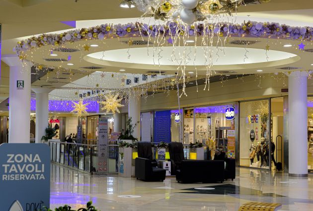 decorazioni e allestimenti natalizi centro commerciale le Isole